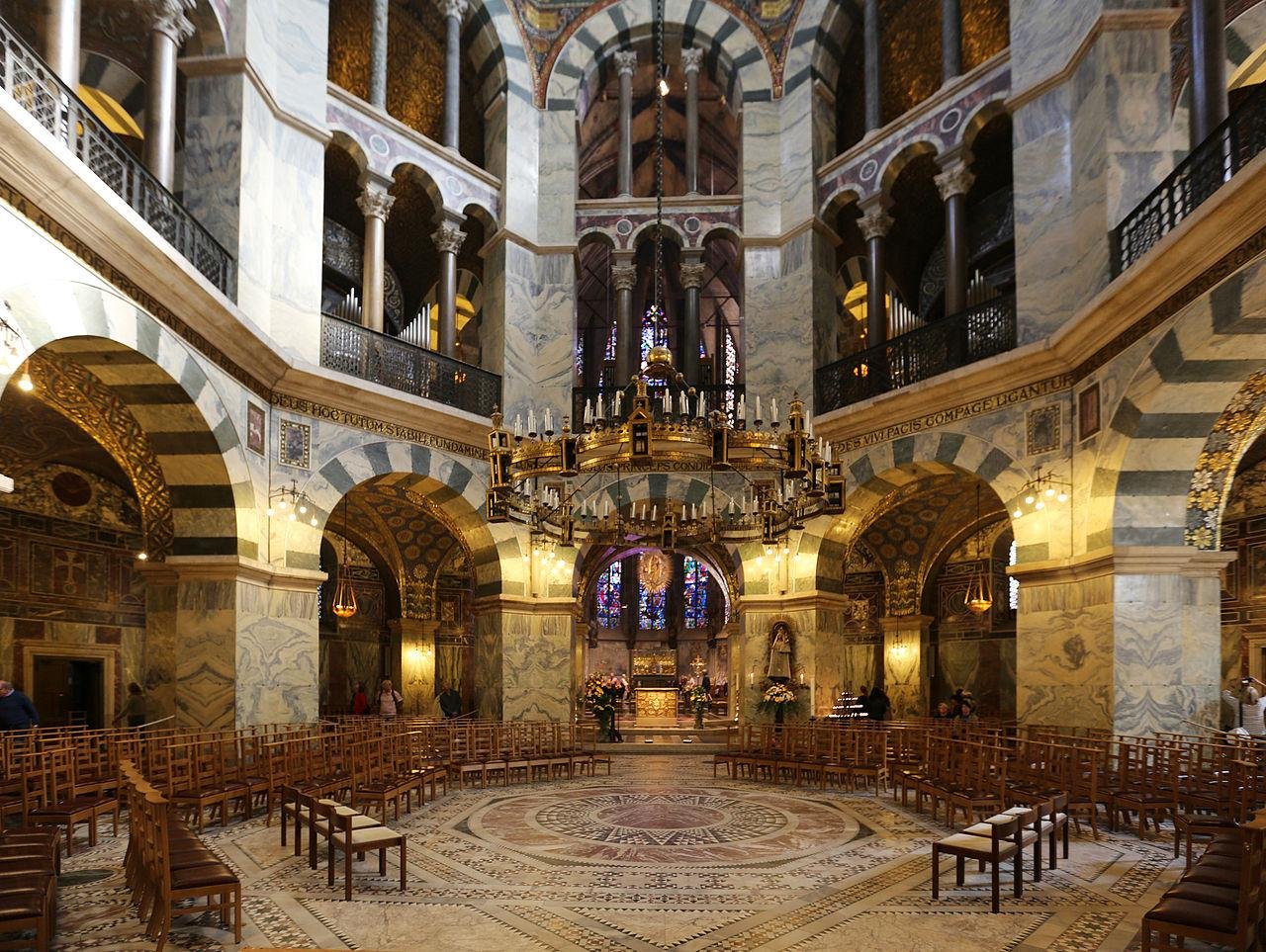 팔각형 궁정 예배당(Palatine Chapel) 내부 탐험